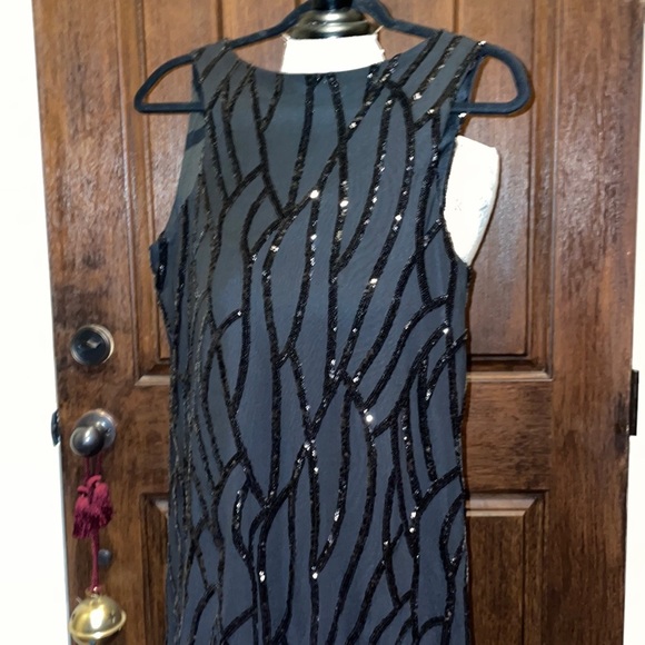 Caramela  Medium Black V-Neck Sleeveless Cocktail Mini with Pattered Sequins - Picture 14 of 16